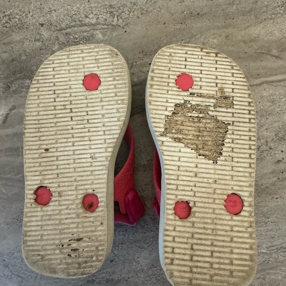 Minnie Mouse Havaianas 7c EUC - Picture 2 of 2